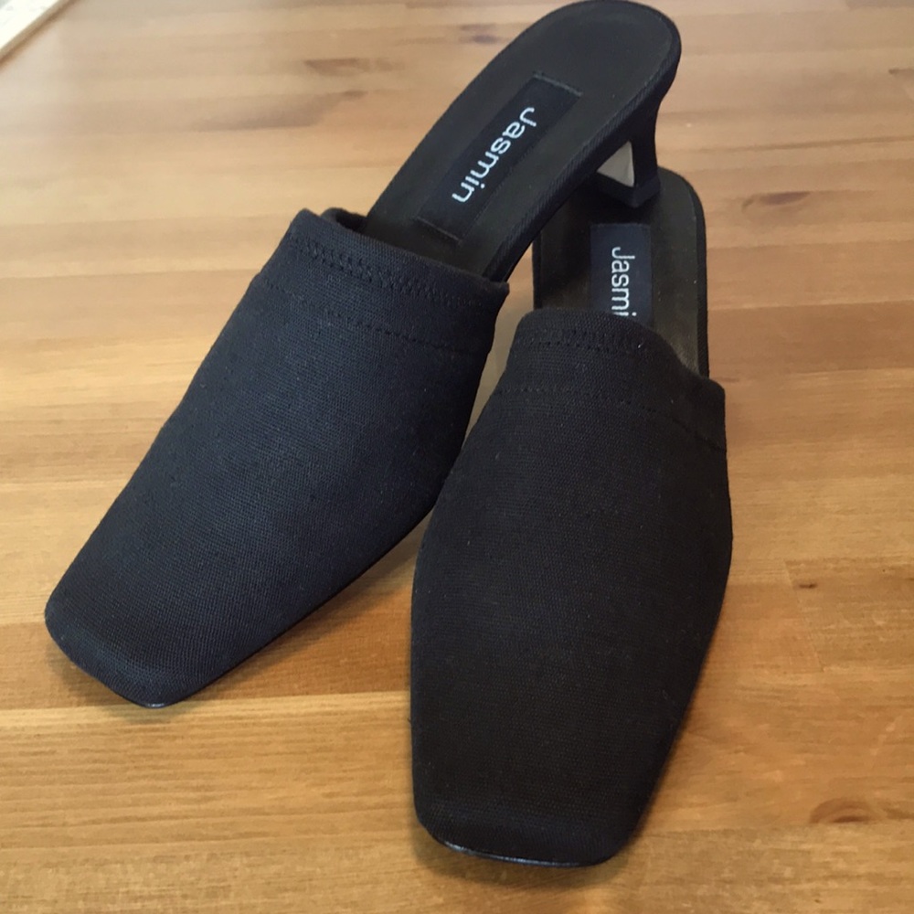 Jasmin black 2” slip on pump